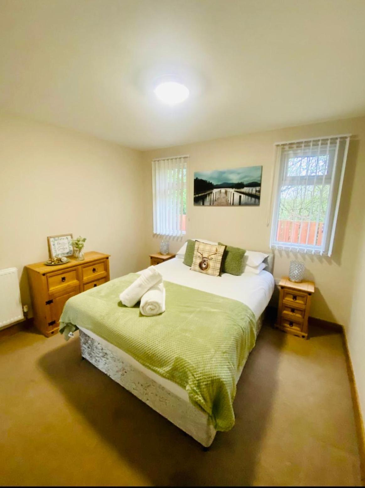 Elder Cabin With Hot Tub يورك المظهر الخارجي الصورة