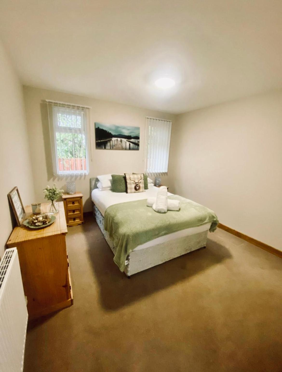 Elder Cabin With Hot Tub يورك المظهر الخارجي الصورة