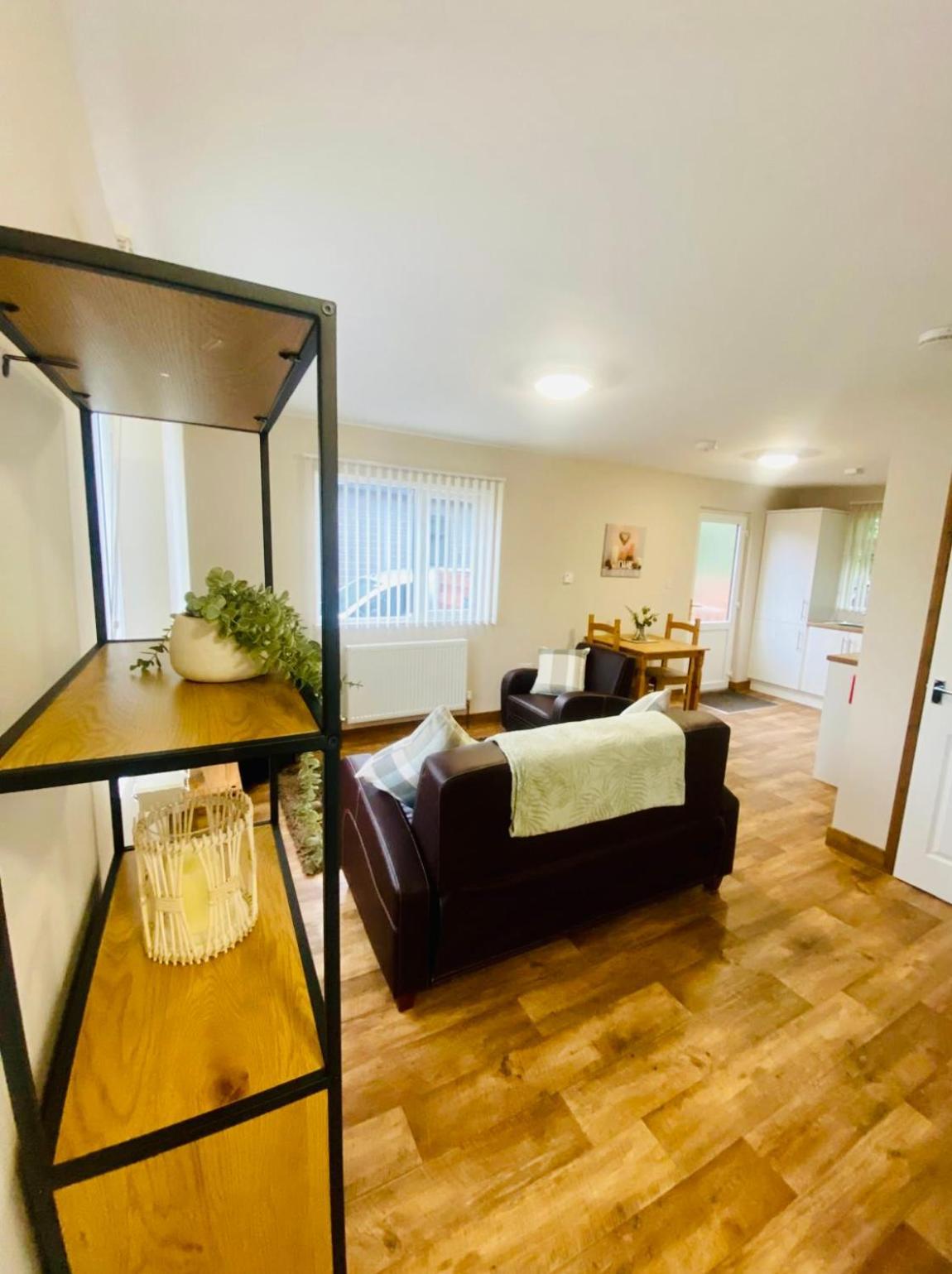 Elder Cabin With Hot Tub يورك المظهر الخارجي الصورة